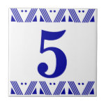 Azulejo do número de Deco<br><div class="desc">Azulejo do número do art deco - azul no branco com beira de uma impressora</div>