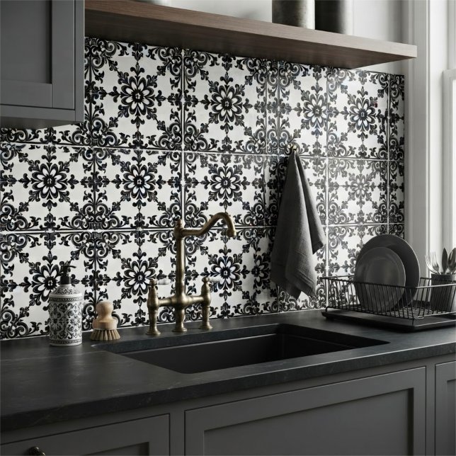 Azulejo Espanhol Preto e Branco com Desenho de Rol (Criador carregado)