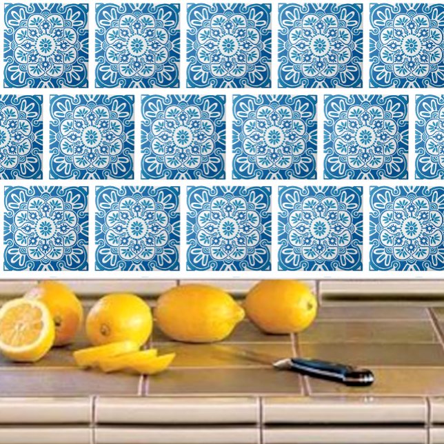 Azulejo Geométrico Cerâmico Azul (Blue boho pattern tile pn a kitchen backsplash.)