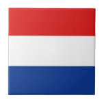 Azulejo holandês da bandeira<br><div class="desc">Este design consiste na bandeira holandesa remodelada inteligente para caber a superfície quadrada do azulejo. Um artigo decorativo e útil que fizesse um presente perfeito para aqueles que como para recordar Países Baixos.</div>