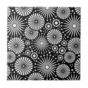 Azulejo preto e branco retrógrado