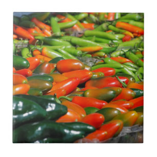 azulejos e trivetes cerâmicos coloridos vibrantes