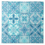 azulejos ornamentados em azul e branco<br><div class="desc">Vários azulejos pintados à mão com elementos florais</div>