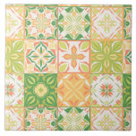 azulejos ornamentados em verde e amarelo<br><div class="desc">Azulejos coloridos desenhados à mão, design decorativo floral, azulejos ornamentados</div>