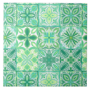 azulejos ornamentados em verde e branco