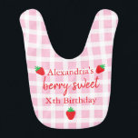 Babador Berry Sweet Birthday<br><div class="desc">Festa de aniversário de morango doce com morangos e pano de fundo rosado</div>