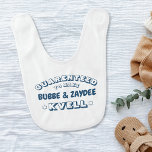 Babador Cute Funny Jewish Bubbe & Zaydee (ou outro nome)<br><div class="desc">Oy gevalt, preparem-se para fazer Bubbe e Zaydee kvell como nunca antes! Esta babá não é apenas para pegar baba; é uma máquina indutora de kvell! Perfeito para chás de fraldas, peito, ou qualquer dia que você quiser mostrar seu pequeno mensch, esta bíblia orgulhosamente declara "Garantido para fazer o Bubbe...</div>