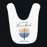 Babador Primeiro Hanukkah Menorah<br><div class="desc">Primeiro Hanukkah com a ideia do presente de Menorah para o bebê, personalizada com nome.</div>