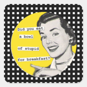 Bacia retro feliz da dona de casa de etiquetas