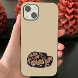 Ball Python Cobra, Brown and Tan Ilustrados<br><div class="desc">Ventiladores de cobras e outros répteis apreciarão essa capa de telefone que apresenta um estilo realista de ilustração de um cobra de píton de bola enrolada em escuro e marrom-claro contra um fundo de cor castanho-claro ou castanho-claro.</div>