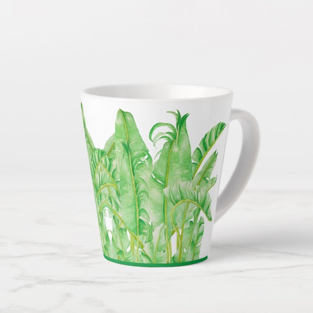 Banana sai de uma pequena caneca de latão (Ângulo direito)