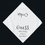 Bandana Adivinha quem vai ser um Cão Branco Irmã Grande<br><div class="desc">Banda branca, com um anúncio de texto bonito, engraçado... Adivinha quem vai ser uma Irmã Grande? Porque o seu animal de estimação também faz parte da família! Perfeito para anunciar um novo animal de estimação ou bebê! A cor de fundo é personalizável para qualquer cor desejada, assim como o estilo,...</div>