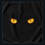 Bandana Agora Ele Vê-Te Gato Negro<br><div class="desc">Olhos dourados perfurantes são tudo o que se pode ver de um gato preto.</div>