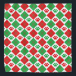 Bandana Impressão de Paw do Argyle Vermelho e Verde<br><div class="desc">Apresentando nosso design de estilo branco, vermelho, verde e vermelho, com as nossas na moda de Natal, com gravuras adoráveis, a combinação perfeita de sofisticação e encanto inspirado em animais de estimação. Esta design de revelação combina o padrão clássico de argyle com as impressões de pata lúdicas, criando um aspecto...</div>