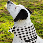 Bandana Nome Personalizado, Preto e Branco, Xadrez de Veri<br><div class="desc">Impresso em um lado, o búfalo preto e branco verifica o padrão de xadrez bandana com o nome personalizado do animal. Duas apresentações disponíveis: 18"x18" (crianças, cães pequenos) e 22"x22" (adultos, cães grandes). Altere facilmente o nome usando o Modelo fornecido. Tecido leve que respira bem e seca rapidamente. 100% de...</div>