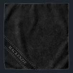 Bandana Onyx Black Velvet | Monograma de Grunge Chalkboard<br><div class="desc">Paleta de humor dramática com fundo de veludo esmagado, de inspiração gótica escura e rica, da coleção "Moody Jewel Tones". Este design apresenta uma textura de cor d'água de veludo inspirada em tons de joia profundos. A aparição metálica falsa dá-lhe uma sofisticação limpa e um aspecto personalizado. O moderno gradiente...</div>