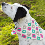 Bandana Padrão Coração Colorida para Animais de Companhia<br><div class="desc">Um padrão colorido de corações em tons de rosa,  cor-de-rosa e cinza faz um acessório bonito para seu cachorro. O tamanho desta bandana é quadrado de 18x18 polegadas. Funciona melhor para uma raça maior de cães.</div>