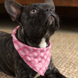 Bandana Pet Name, Pink Tufted Pattern 18x18-in Square<br><div class="desc">Um bonito padrão tufado cor-de-rosa impresso num lado desta bandana com o nome do seu animal de estimação num fundo cor-de-rosa num script de rico. Duas apresentações disponíveis: 18"x18" (crianças, cães pequenos) e 22"x22" (adultos, cães grandes). Altere facilmente o nome usando o Modelo fornecido. Tecido leve que respira bem e...</div>