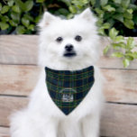Bandana Pet Tartan de Cabina da Família Personalizada<br><div class="desc">Celebre o amor de seu animal de estimação pelo ar livre com este Tartan Pet Bandana, um Log Russo Personalizado! Apresentando uma encantadora ilustração feita à mão em uma cabana de tronco em um acolchoado fundo tartano, esta bandana personalizada adiciona encanto rústico a qualquer amigo peludo. Personalize-o com o nome...</div>