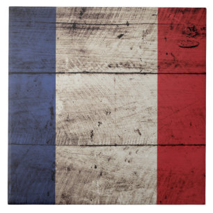 Bandeira de France na grão de madeira velha