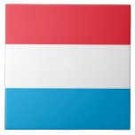 Bandeira do Luxemburgo<br><div class="desc">Esta design é constituída pela bandeira nacional do Luxemburgo (oficialmente Grão-Ducado do Luxemburgo), que é um país sem litoral na Europa Ocidental. É delimitada pela Bélgica a oeste e a norte, pela Alemanha a leste e pela França a sul. A capital do Luxemburgo é a Cidade do Luxemburgo, uma das...</div>