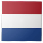 Bandeira Holandesa<br><div class="desc">Esta design é constituída pela bandeira nacional dos Países Baixos (conhecida informalmente como Holanda), que é um país localizado principalmente na Europa Ocidental e parcialmente no Caribe, que constitui o maior país constituinte do Reino dos Países Baixos. Na Europa, é constituída por 12 províncias que fazem fronteira com a Alemanha...</div>
