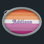 Bandeira lésbica com nome personalizado presente<br><div class="desc">Bandeira lésbica com nome personalizado presente, bandeira da faixa lgbt, parada do orgulho, orgulho londres, bandeira pansexual, não binária, pansexualidade, faixa de moda, visto vintage, cintos pansexuais, símbolo do coração, orgulho, orgulho gay, direitos gays, lésbica, bandeira orgulho gay, lgbtq, bandeira lésbica, lésbicas, gana, lixo, bandeira, arco-íris, gay, acessório, acessórios, presente,...</div>