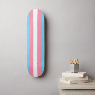 Bandeira trans em skate