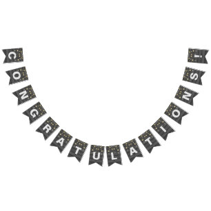 Bandeirinha cordão de luzes de festa na madeira preta