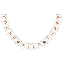 Jovem Selvagem e Banner de Aniversário de Três Flo