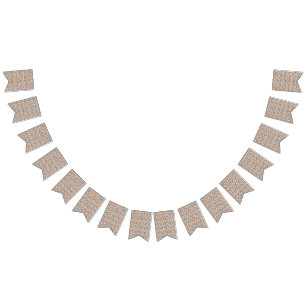 Bandeirinha um fundo preto com um padrão vermelho, verde e azu