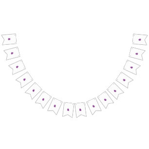 Bandeirinha uma flor roxa sobre fundo branco