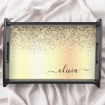 Bandeja Dourada Glitter Girly Luxury Moderno Monograma Nom<br><div class="desc">Dourada Folha de Folha Metálica Brilhante Metálica Esfregada Nome Monograma Metálico Local Servindo Bandeja. Isso faz a formatura perfeita,  aniversário,  casamento,  chá de panela,  aniversário,  chá de fraldas ou presente de festa de solteira para alguém que ama luxo de vidro e estilos quíticos.</div>