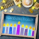 Bandeja Hanukkah Menorah Candles sobre Turquesa Paz Amor<br><div class="desc">"Paz, amor e luz." Uma ilustração lúdica, moderna e artística das velas de padrão de feto ajuda você a insistir nas festas de Chanucá. Velas azuis cortadas com padrões de folha de alumínio coloridos cobrem um gradiente de turquesa a fundo branco. Sinta o calor e a alegria da época de...</div>