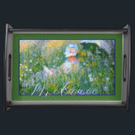 Bandeja Lady Claude Monet Painting Dans La Prairie<br><div class="desc">Bonito pintura impressionista de uma dama vitoriana lendo num campo. "Dans la prairie" significa "No campo". Claude Monet, em seu estilo inimitável, captura um dia perfeito de verão. A senhora está vestindo seu melhor vestido branco e capô de domingo. Um campo cheio de flores adoráveis, incluindo margaridas, é claro. Personalize...</div>