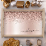 Bandeja Rosa Dourado - Nome do Monograma do Metal com Lant<br><div class="desc">Rosa Dourado - Folha Cor-de-rosa esbranquiçada Folha esfarelada Metálica Glitter Brutado Nome Monograma Local Servindo Bandeja. Isso faz a formatura perfeita,  aniversário,  casamento,  chá de panela,  aniversário,  chá de fraldas ou presente de festa de solteira para alguém que ama luxo de vidro e estilos quíticos.</div>