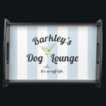 Bandeja Salão de Cachorro Personalizado Funny Stripes<br><div class="desc">Adicione um toque de capricho ao seu entretenimento com esta bandeja listrada clara, azul e branca, que serve para a bandeja personalizada com o nome do seu cão, um copo de martini, e o texto "Dog Lounge". Outros produtos correspondentes estão disponíveis nesta design para cães e donos de cães. Este...</div>