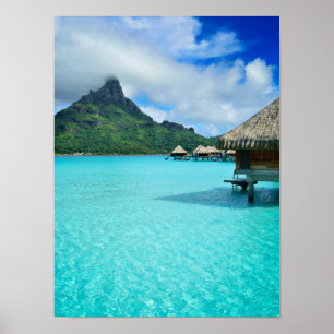 Bangalôs sobre a água em Bora Bora pôster vertical