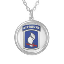 Colar Prateado com 173d Pendente Aéreo