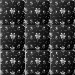Banheira Floral Preta E Flor Prateada<br><div class="desc">Este azulejo de cerâmica floral do banheiro apresenta uma flor prateada ocupada e design de folha em fundo preto. Acessórios de banheiro correspondentes disponíveis. Contém IA</div>