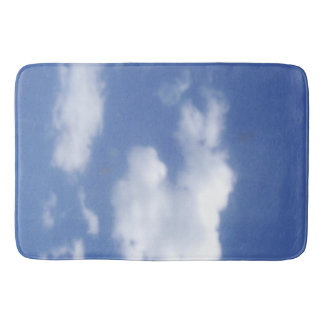 Banheiro tapete de banho com nuvens no céu azul