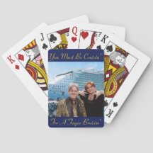 A Cruzar Para Um Fagee A Jogar Cartões