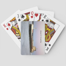 Adam E. Cornelius jogando cartas