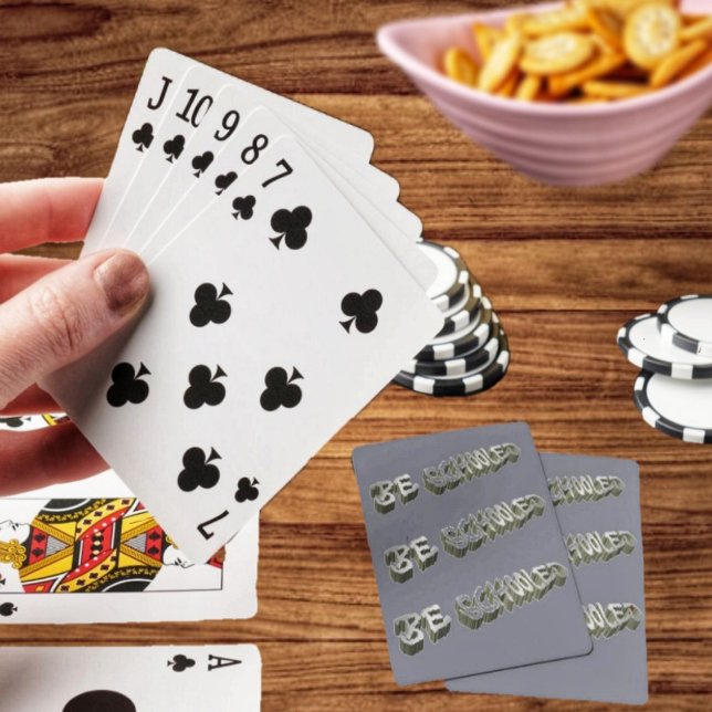 Baralho B Cinza Escolhida - Wht (Have a game of cards, even while school is on your mind!)