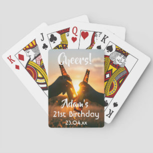 Baralho caras de aniversário de 21 anos aplaudem cerveja
