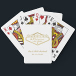 Baralho Casado em Fabuloso Casamento Branco Dourado em Las<br><div class="desc">Este personagem único e divertido "Casado em Fabuloso Las Vegas", o favor de jogar cartas, apresenta um design de folha de papel dourada inspirado pelo sinal de Bem-vindo a Las Vegas, Nevada", juntamente com um texto monográfico que pode ser personalizado com o nome do casal e a data do casamento....</div>