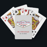 Baralho Casado no Fabuloso Monograma de Casamentos de Las<br><div class="desc">Esse costume único e divertido "Casado em Fabuloso Las Vegas",  que favorece as cartas de jogar,  apresenta um monograma dos nomes da noiva e do noivo e datas de casamento e uma cinza de platina. Cores de design preto,  vermelho,  azul,  amarelo e cinza.</div>