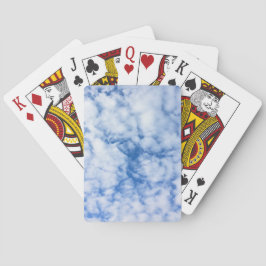 Baralho céu azul e nuvens