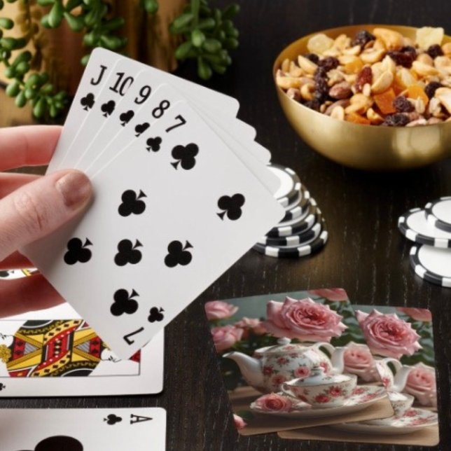Baralho Chá de Rosa Couve Rosa (Add fun to family time—these playing cards make a great little Mother’s Day surprise.)