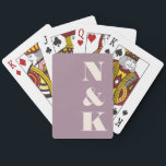 Baralho Favor de Casamento Personalizado Púrpura Roxo Mode<br><div class="desc">Adicione um toque na moda e pessoal às suas noites de jogos com estas modernas cartas de jogar personalizadas em roxo empoeirado. Apresentando corajosas iniciais serif, este design chic é perfeito para casais, famílias ou qualquer pessoa que ame uma estética sofisticada. Seja para noites de pôquer, um presente de festa...</div>